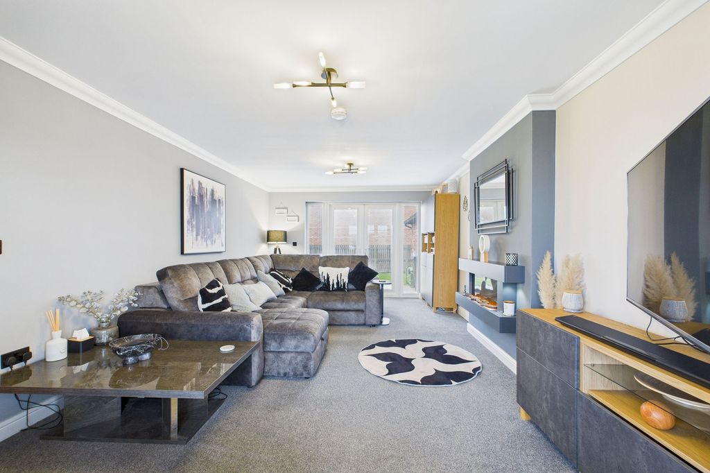 Property photo 3 of 32