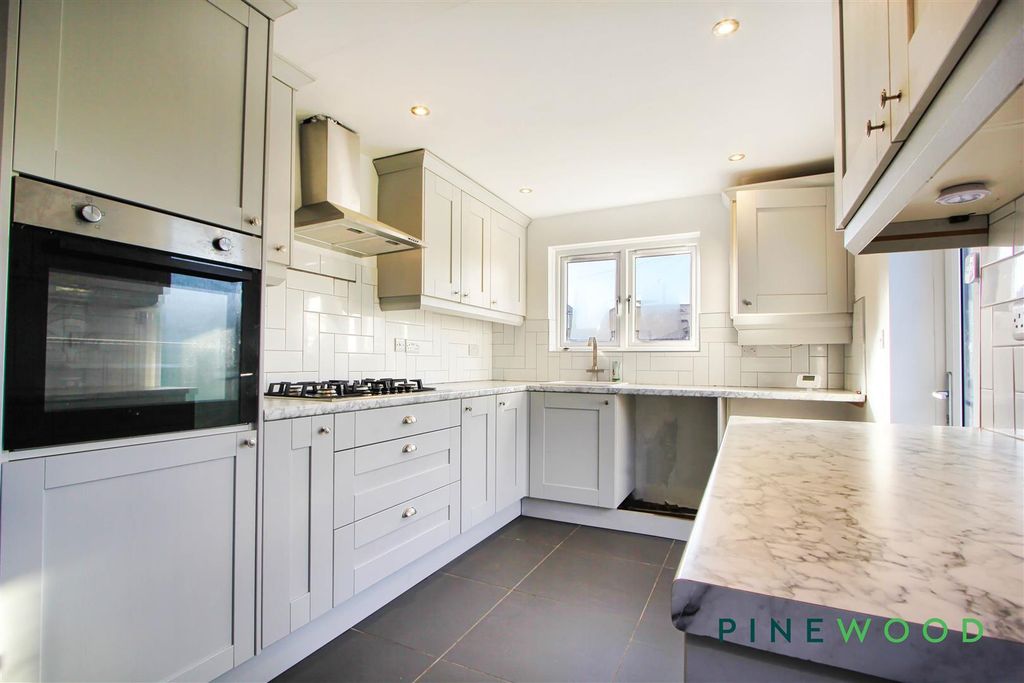 Property photo 3 of 21 Kitchen