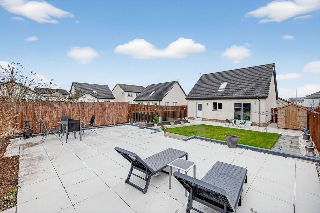 Property photo 2 of 27