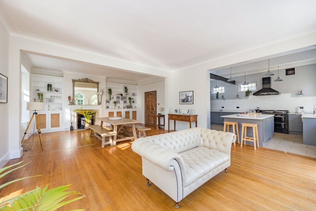 Property photo 2 of 29