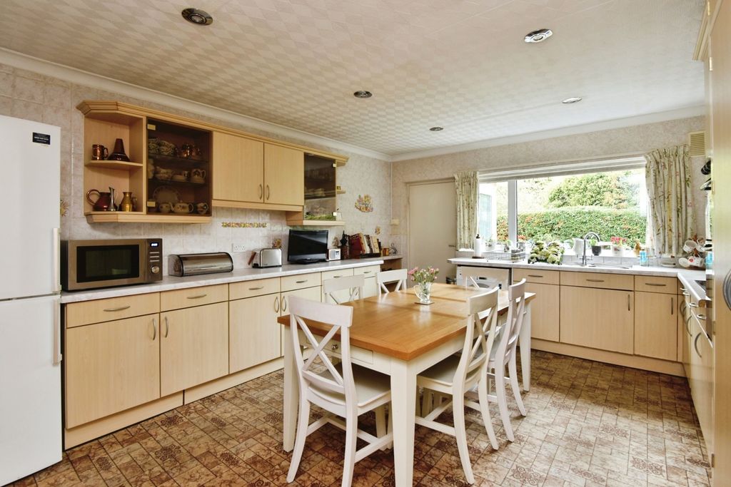 Property photo 2 of 17 Photo