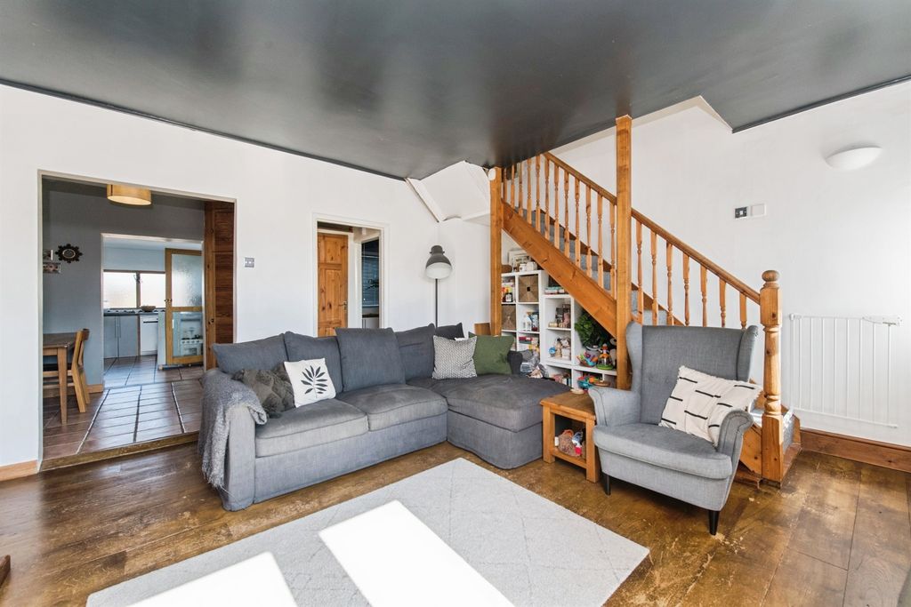 Property photo 3 of 16