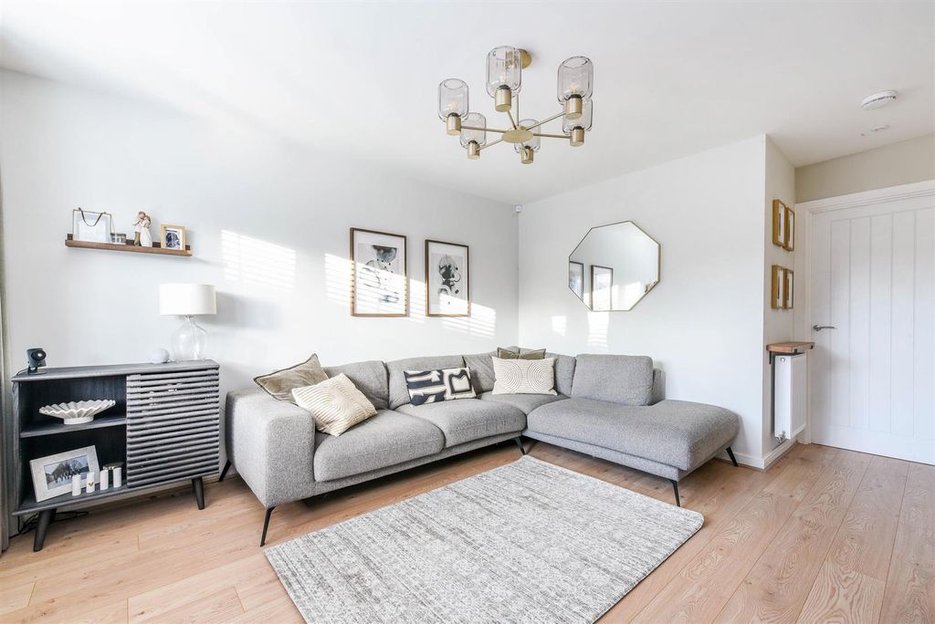 Property photo 2 of 22 Lounge