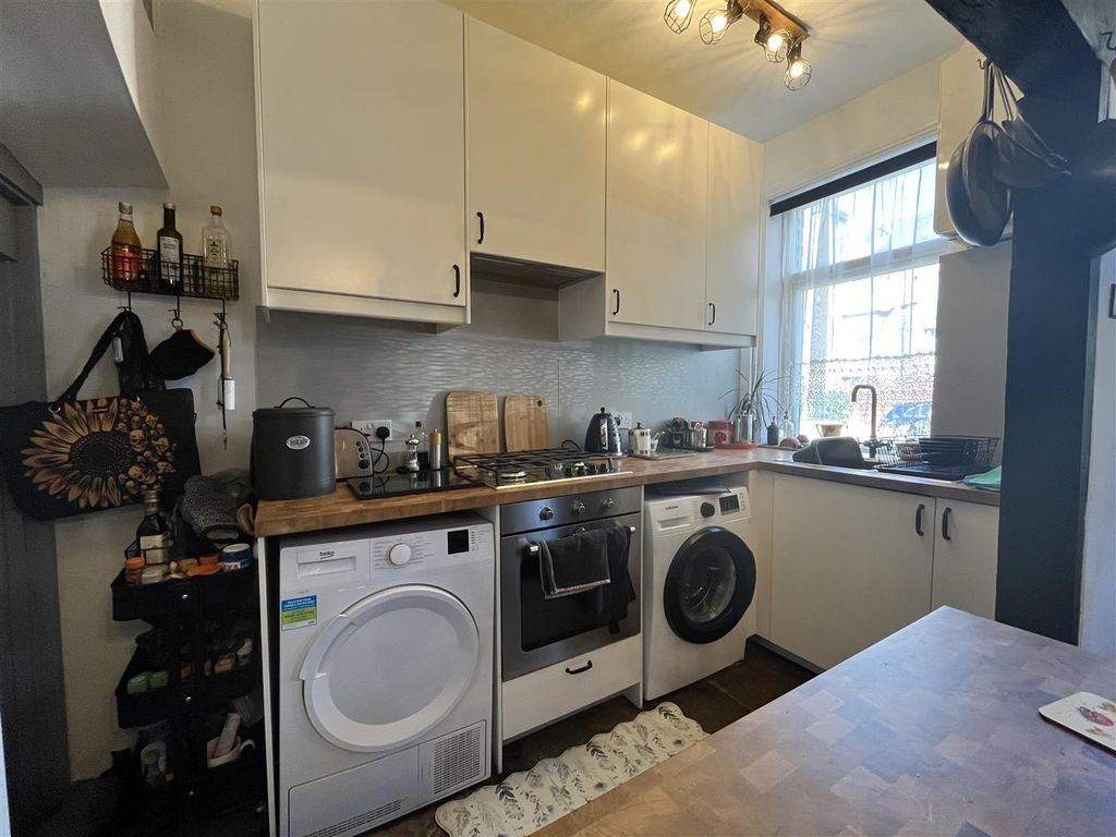 Property photo 2 of 13 Kitchen