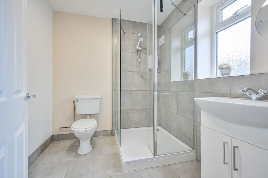 Property photo 3 of 18 Shower Room