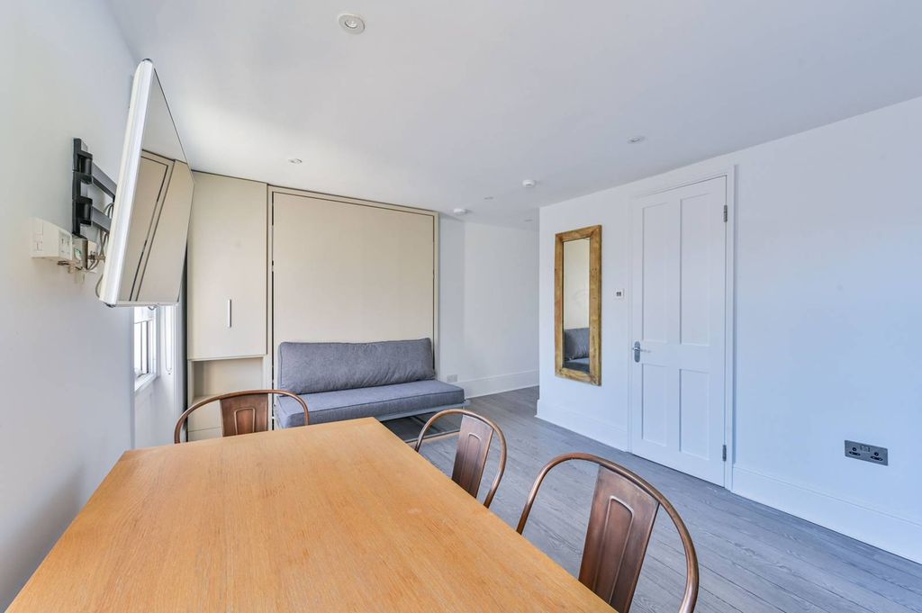 Property photo 3 of 5