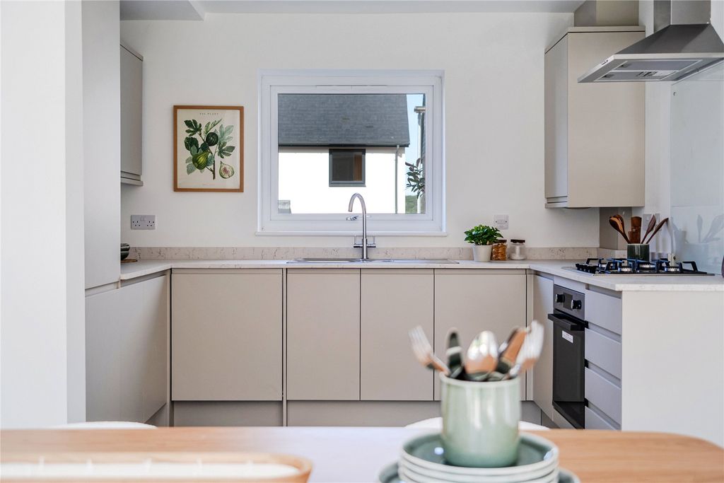 Property photo 2 of 12 Kitchen