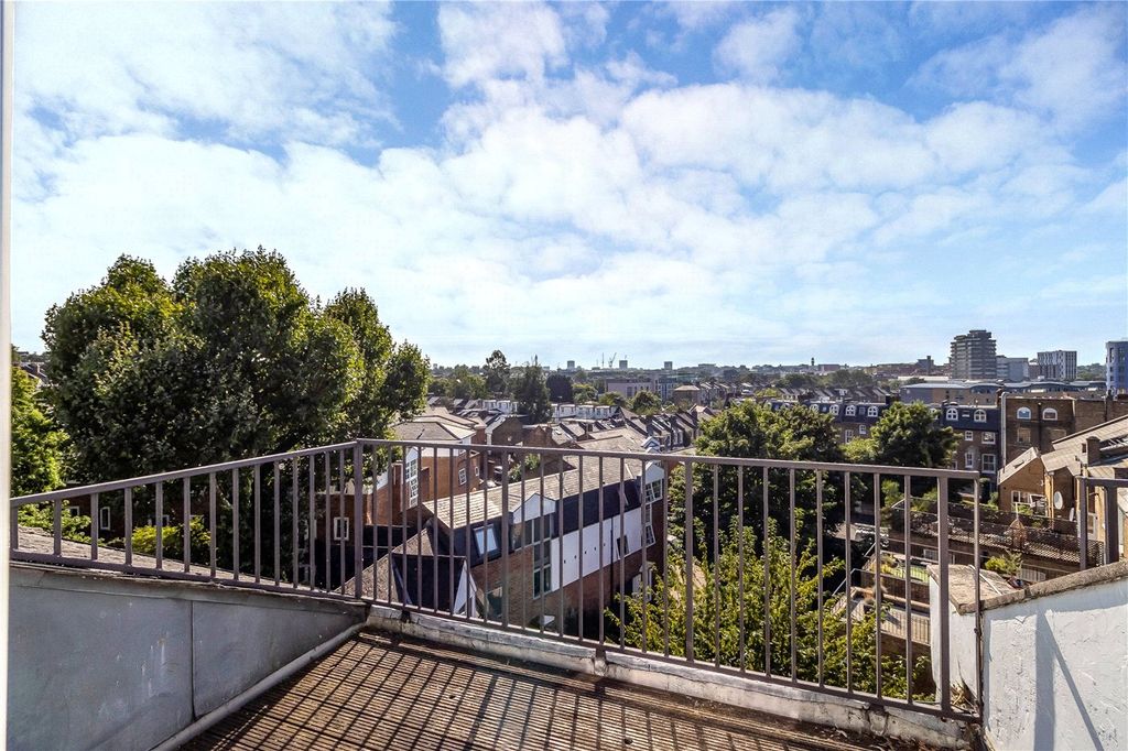 Property photo 2 of 12 Picture No. 17