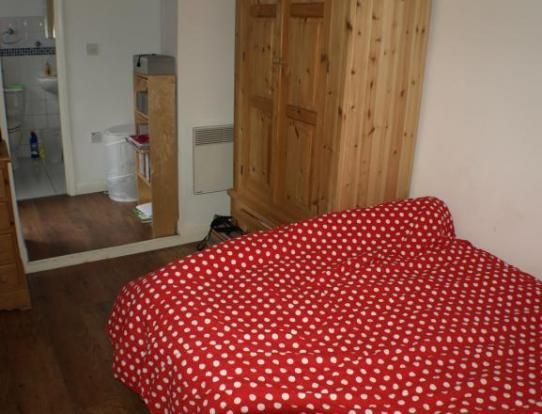 Property photo 2 of 7 Makeurmove-56819.Jpg