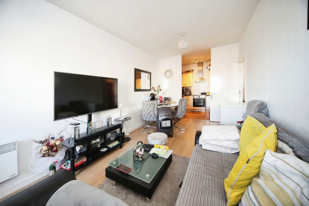 Property photo 2 of 9