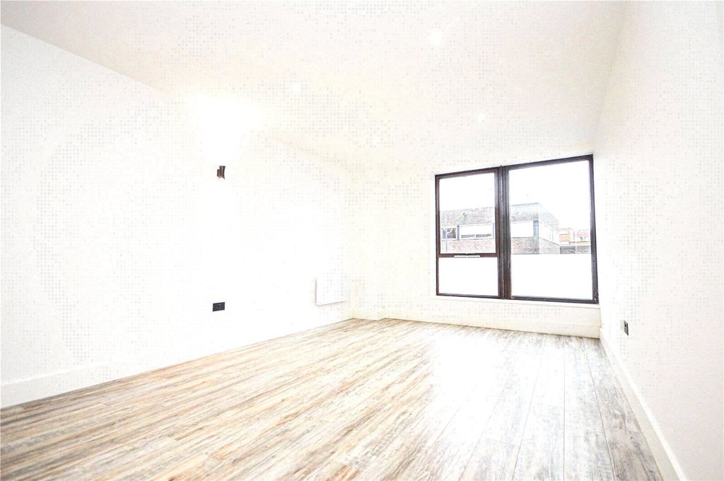 Property photo 3 of 6 Reception