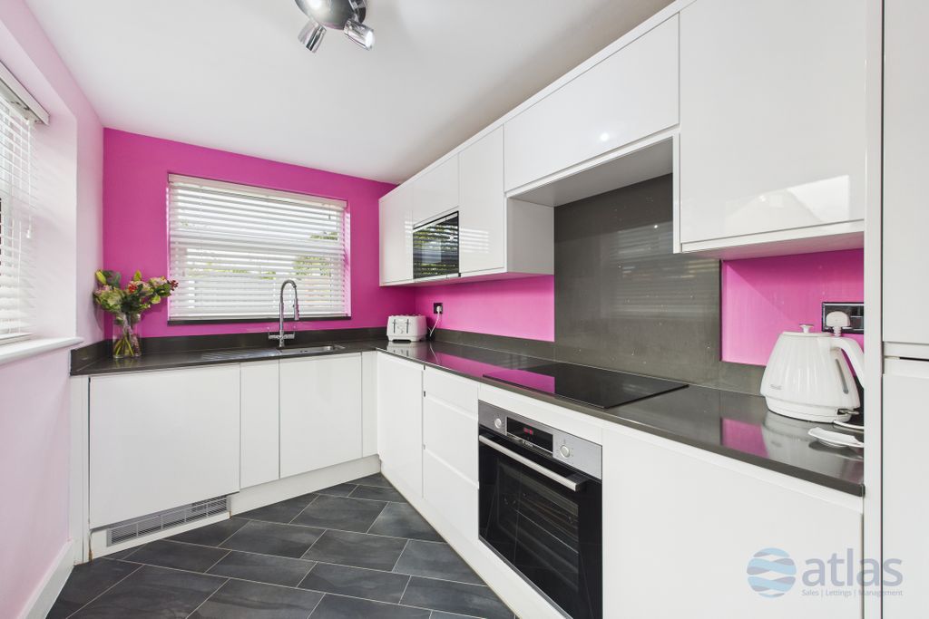 Property photo 2 of 20 Kitchen