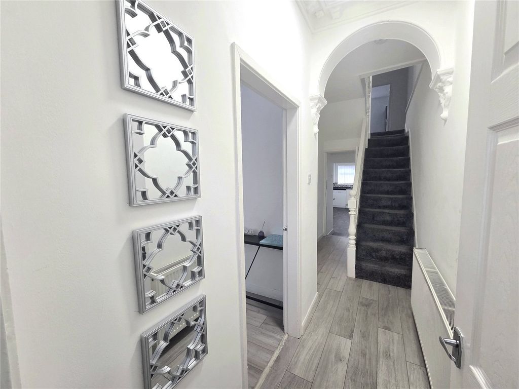 Property photo 2 of 19 Picture No. 15