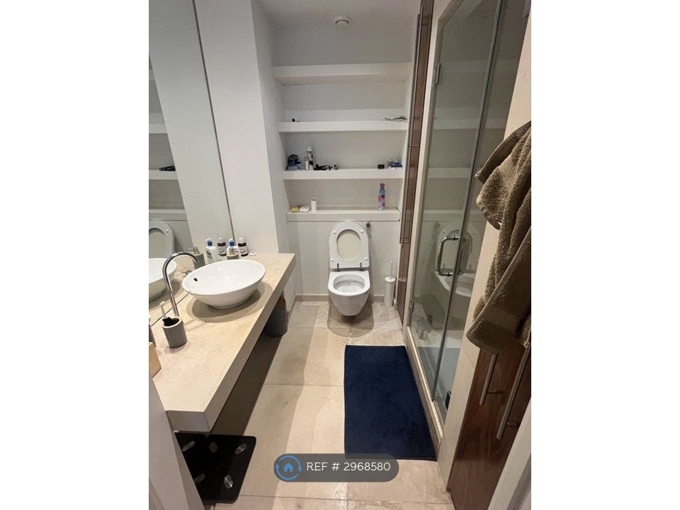 Property photo 2 of 9 Bathroom