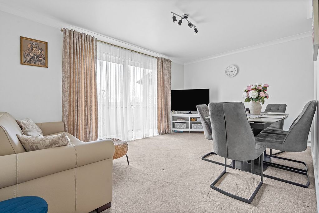 Property photo 3 of 9