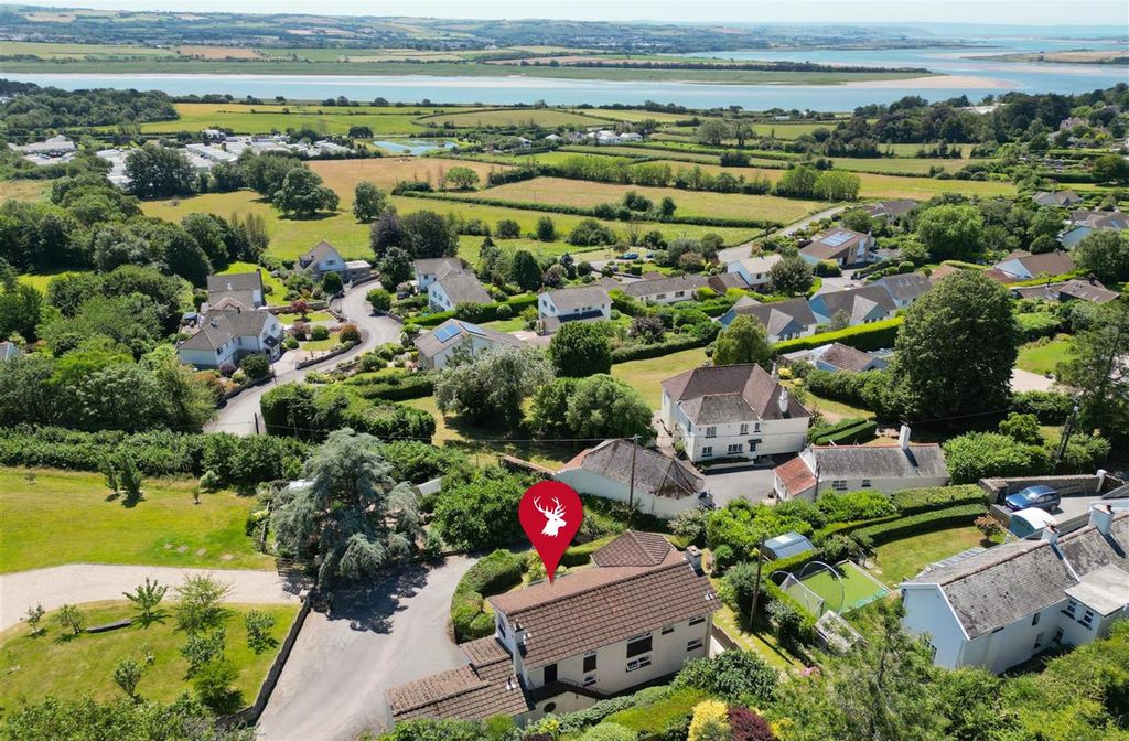 Property photo 1 of 28 Barncroft Drone View