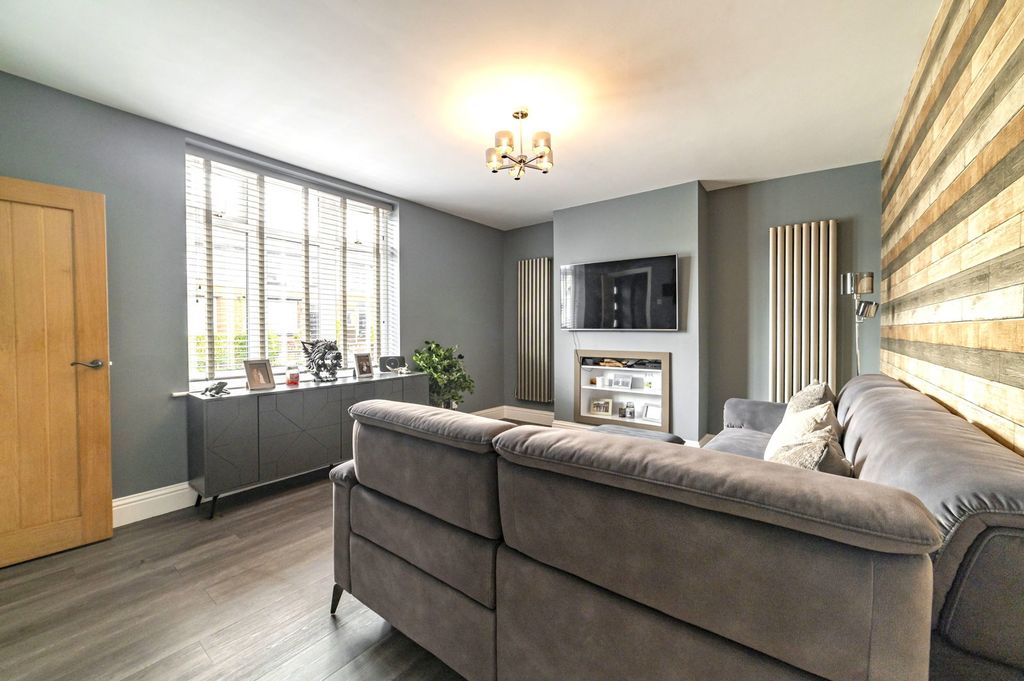 Property photo 3 of 28