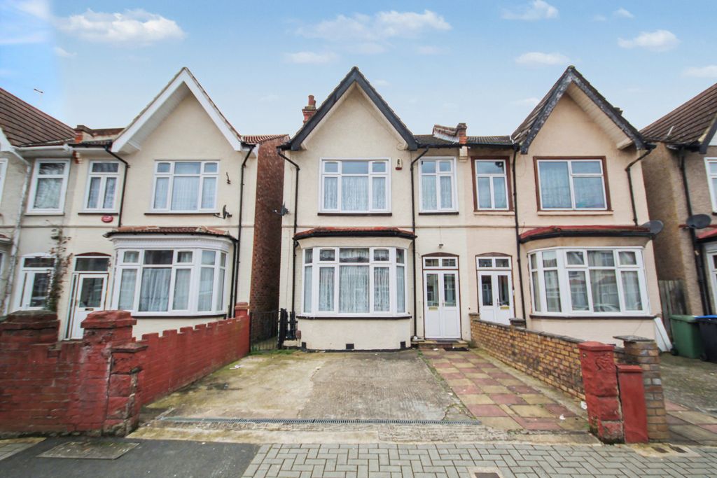 Property photo 1 of 11 Swinderby Road, Wembley, Middlesex Ha0