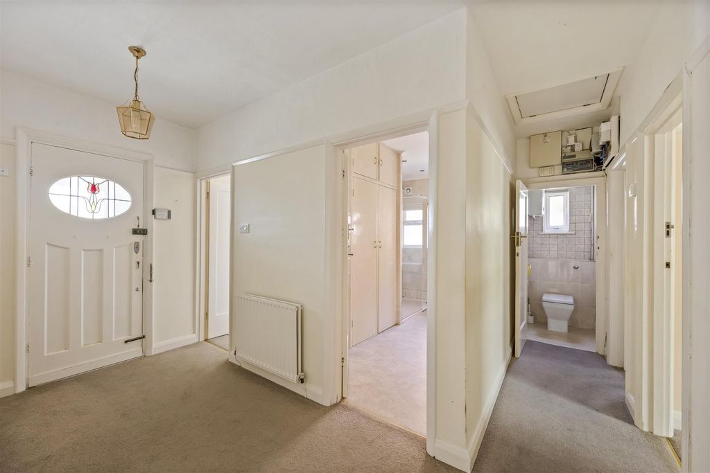 Property photo 3 of 17 Greenfield Crescent 4-014.Jpg