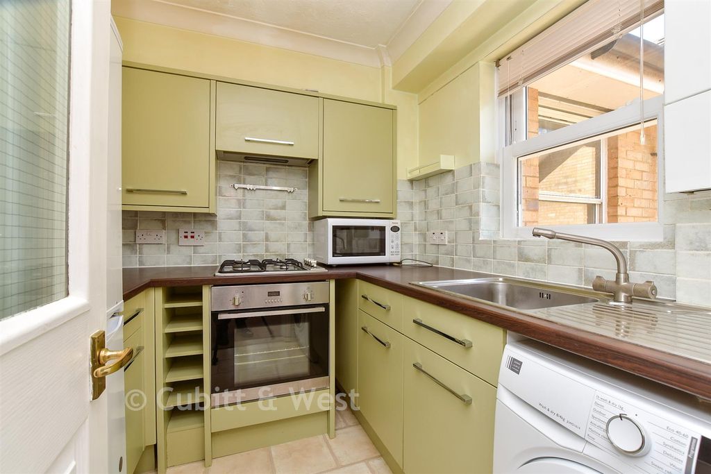 Property photo 1 of 8 Kitchen