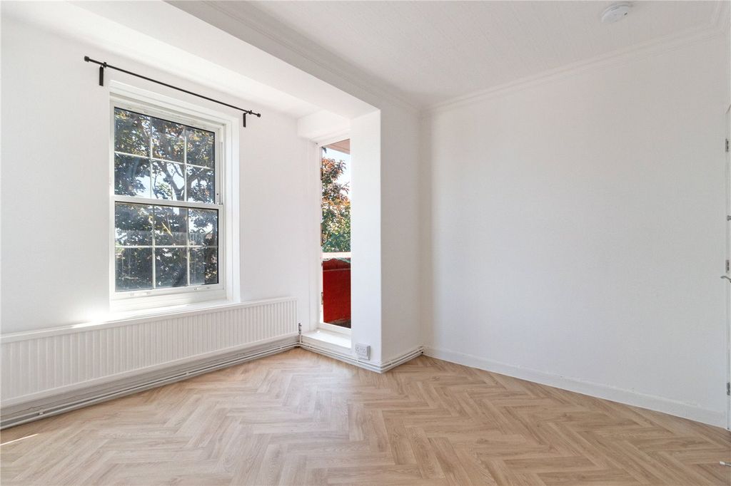 Property photo 3 of 13 Picture No. 02