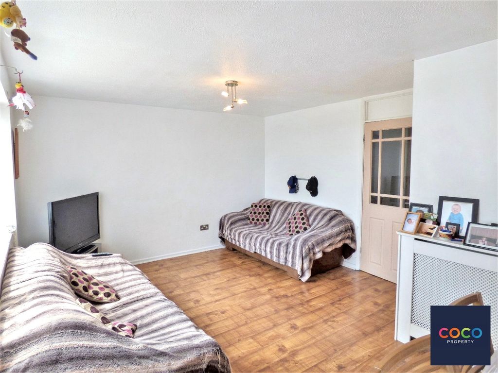 Property photo 2 of 9 4911714