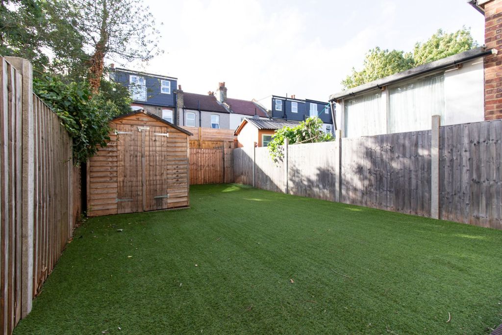 Property photo 3 of 12
