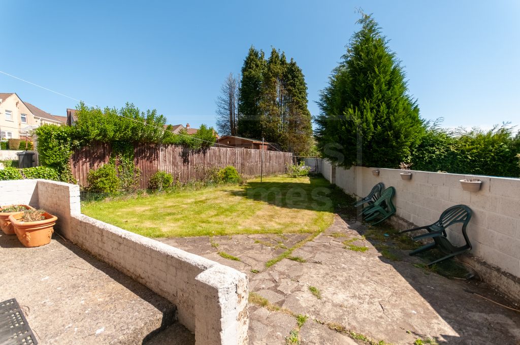 Property photo 3 of 14 Garden