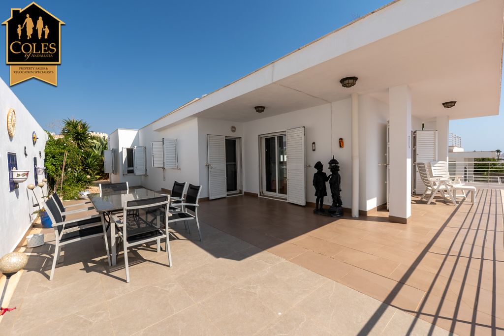 Property photo 3 of 25