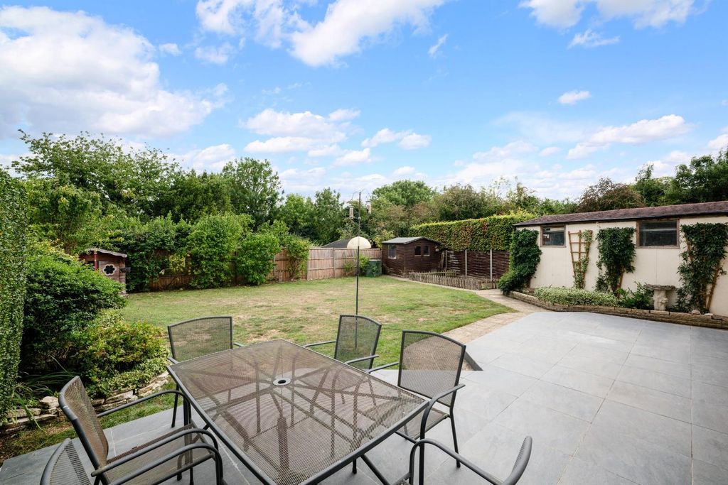 Property photo 2 of 15 South Mead (1).Jpg