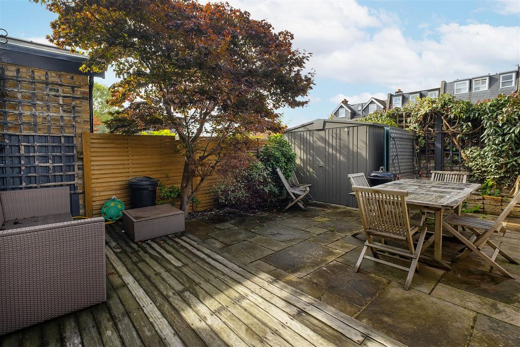 Property photo 3 of 12 17-Tolverne-Road-0016 Copy.Jpg