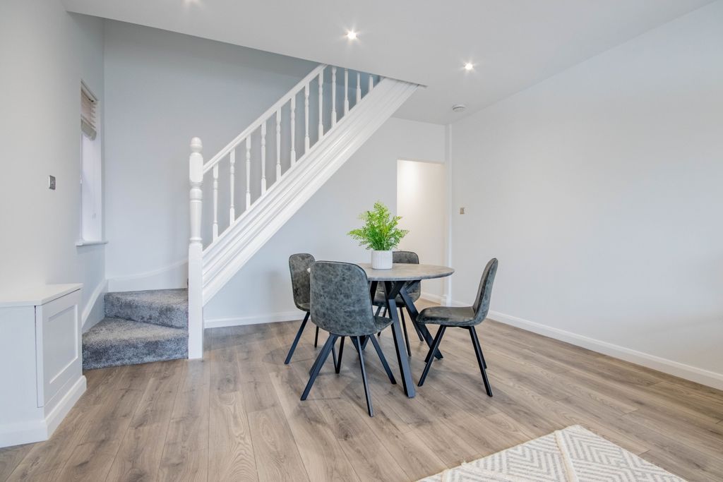 Property photo 2 of 14 E-3