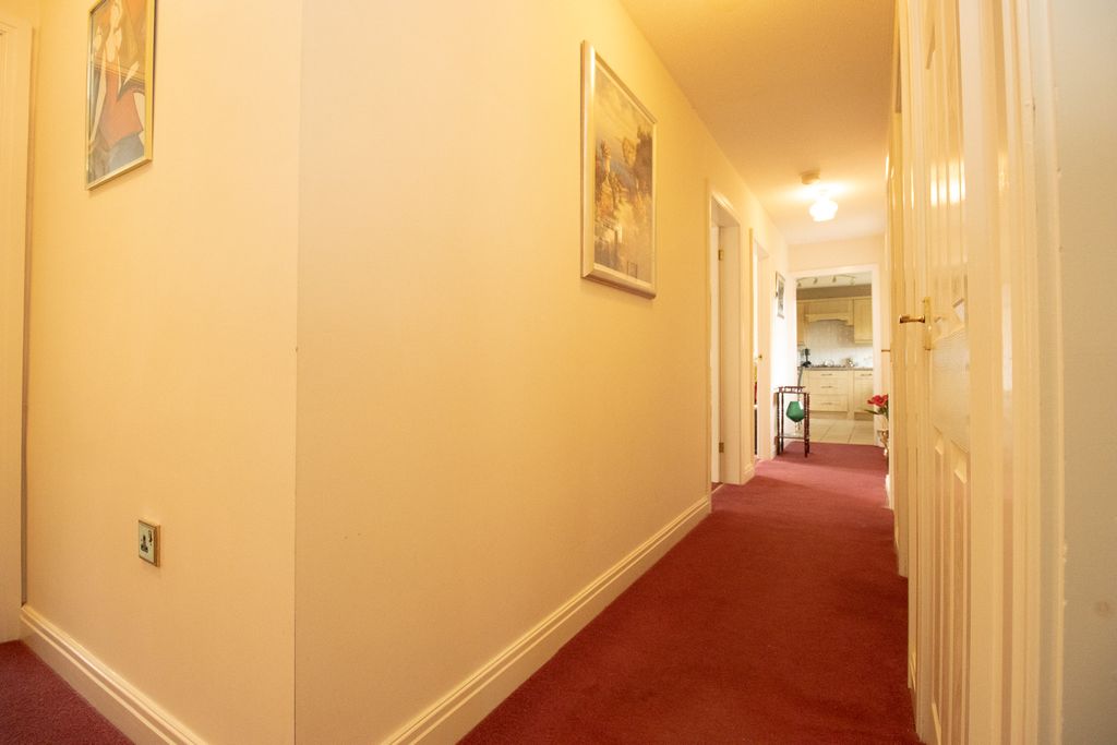 Property photo 2 of 27
