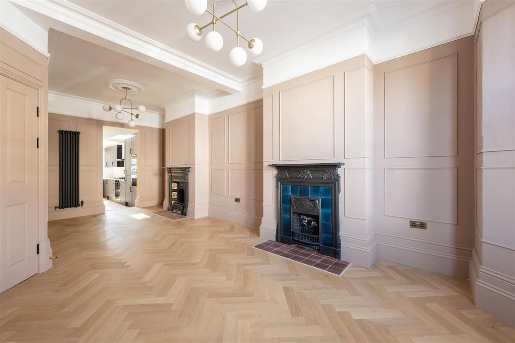Property photo 3 of 35 St Georges Road, E10