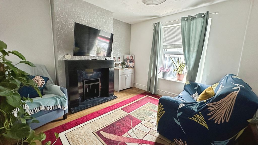 Property photo 2 of 15 Pbox-Img.Jpg