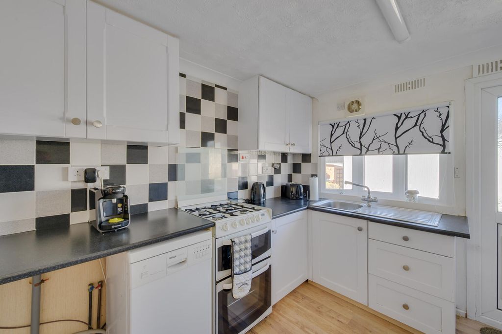 Property photo 3 of 16 Kitchen