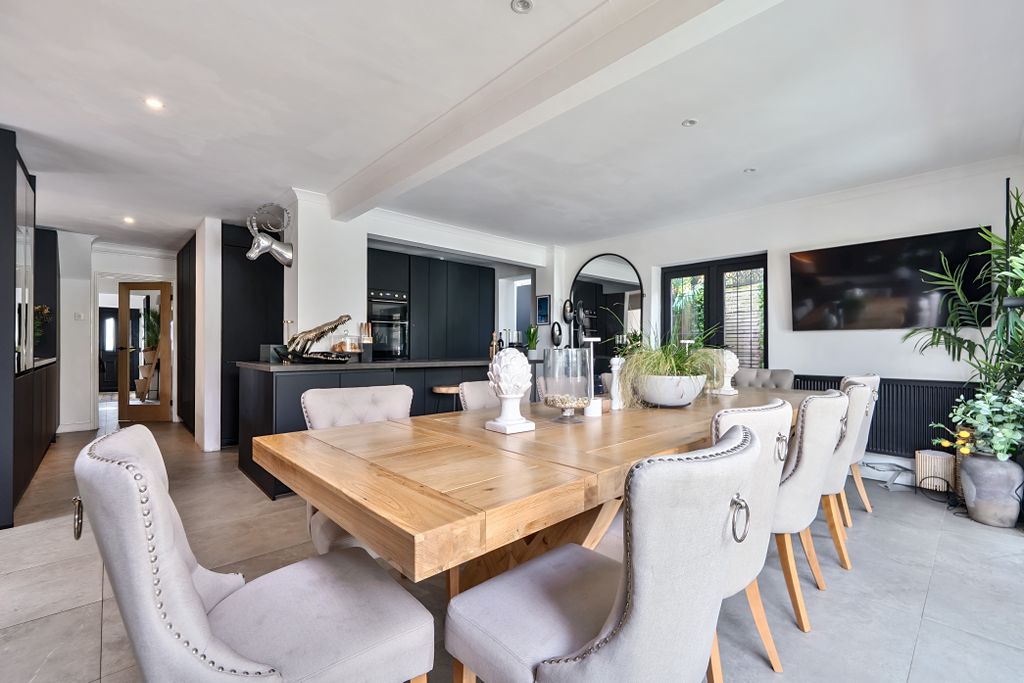 Property photo 2 of 24