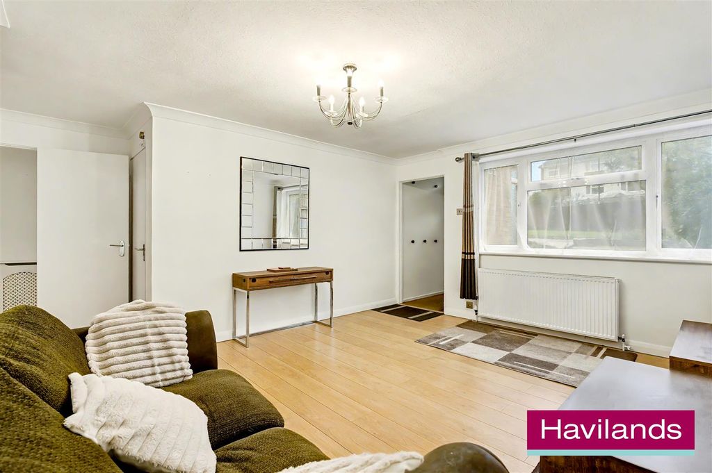 Property photo 2 of 11 Hill House Close N21 1LG-11.Jpg