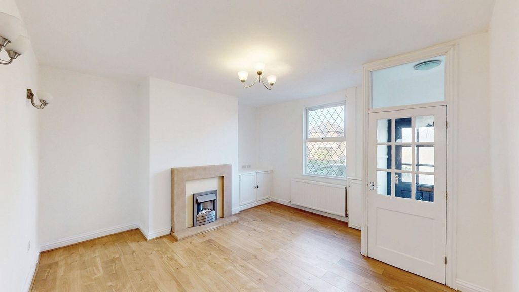 Property photo 2 of 9 Lounge