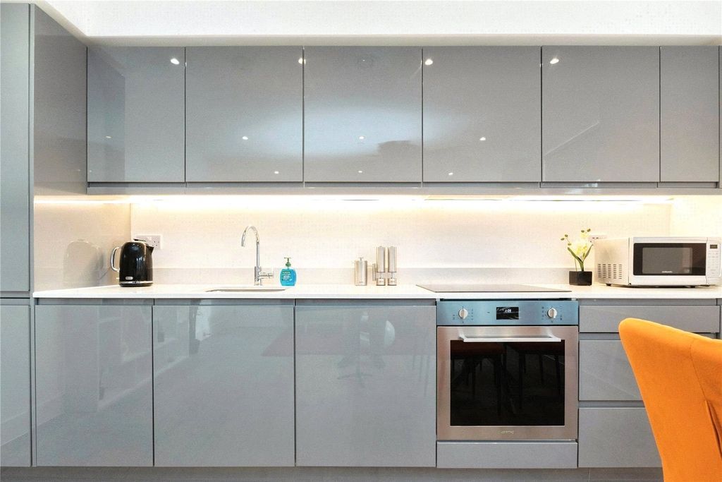 Property photo 1 of 7 Show Home