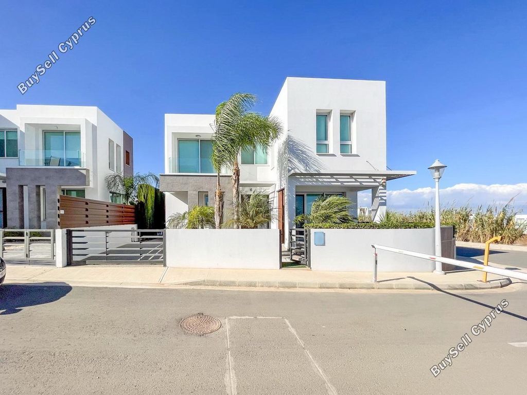 Property photo 2 of 23