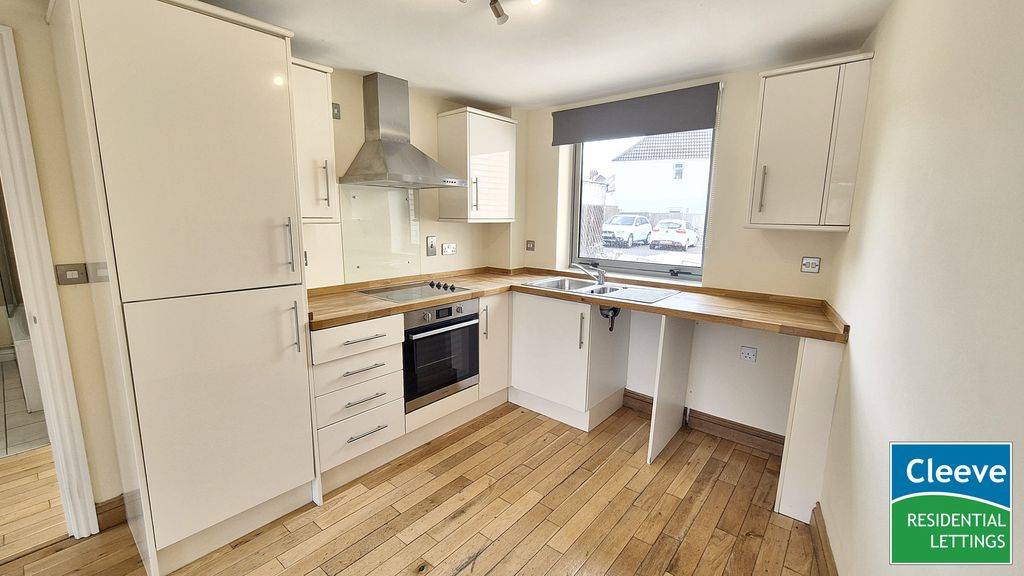 Property photo 2 of 11 1000077655