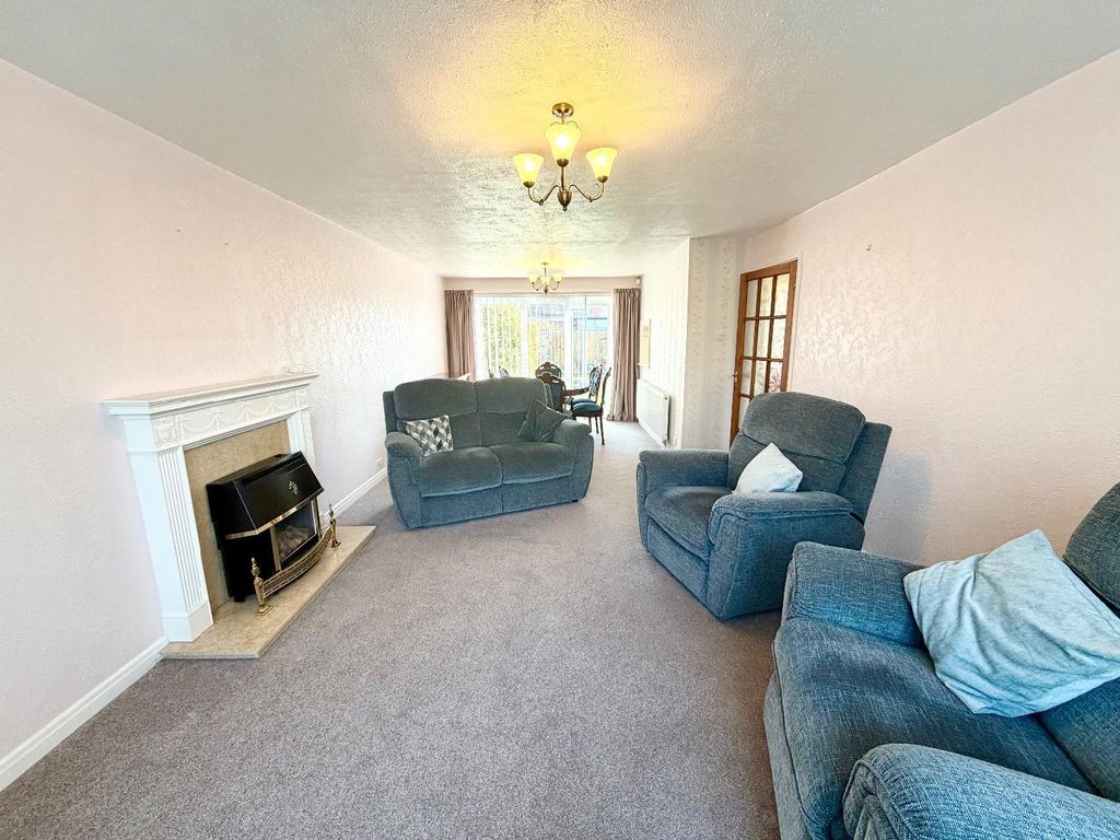 Property photo 2 of 11 Lounge/Diner