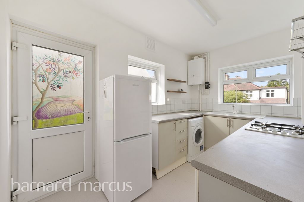 Property photo 3 of 9 Kitchen