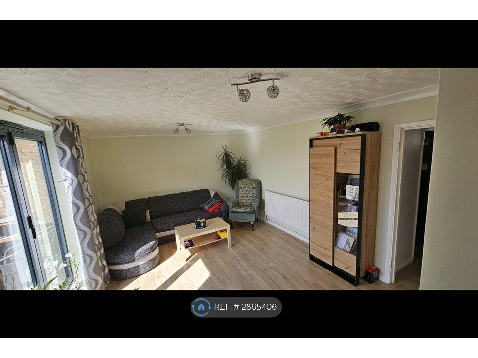 Property photo 3 of 15 Living Room