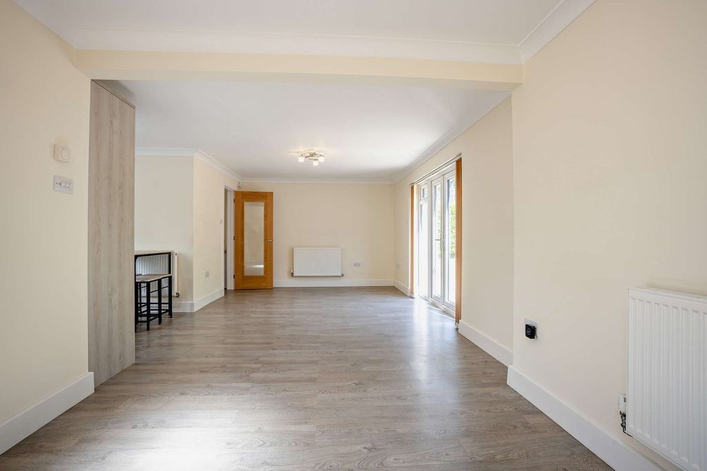Property photo 3 of 24