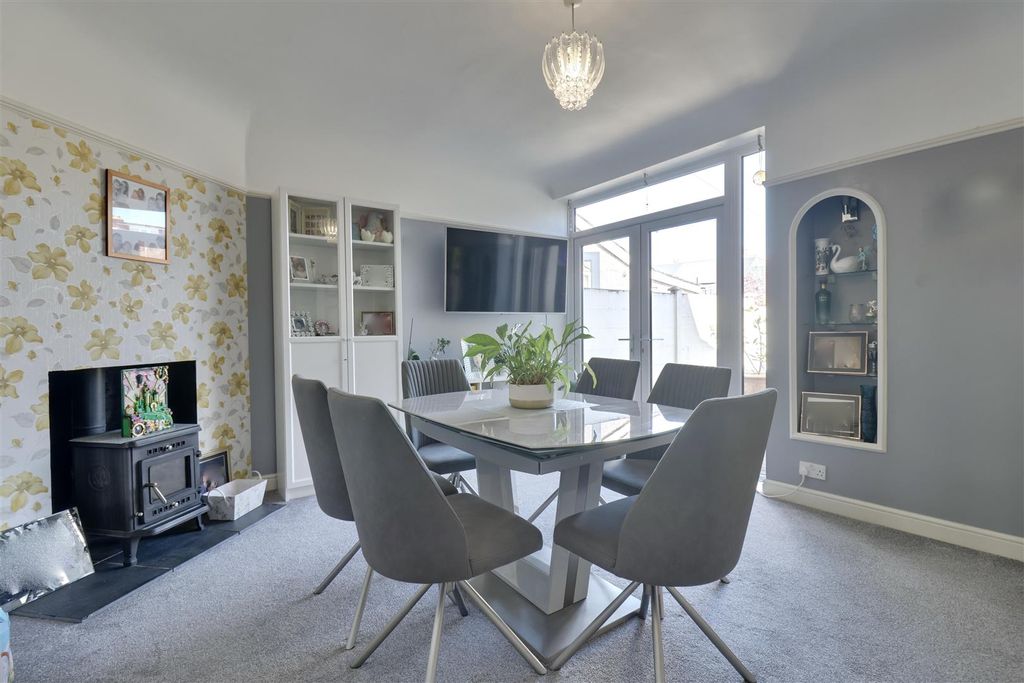 Property photo 3 of 13 18C3F06C-66Af-405B-B933-2707658Da0B4_1_201_A.Jpeg