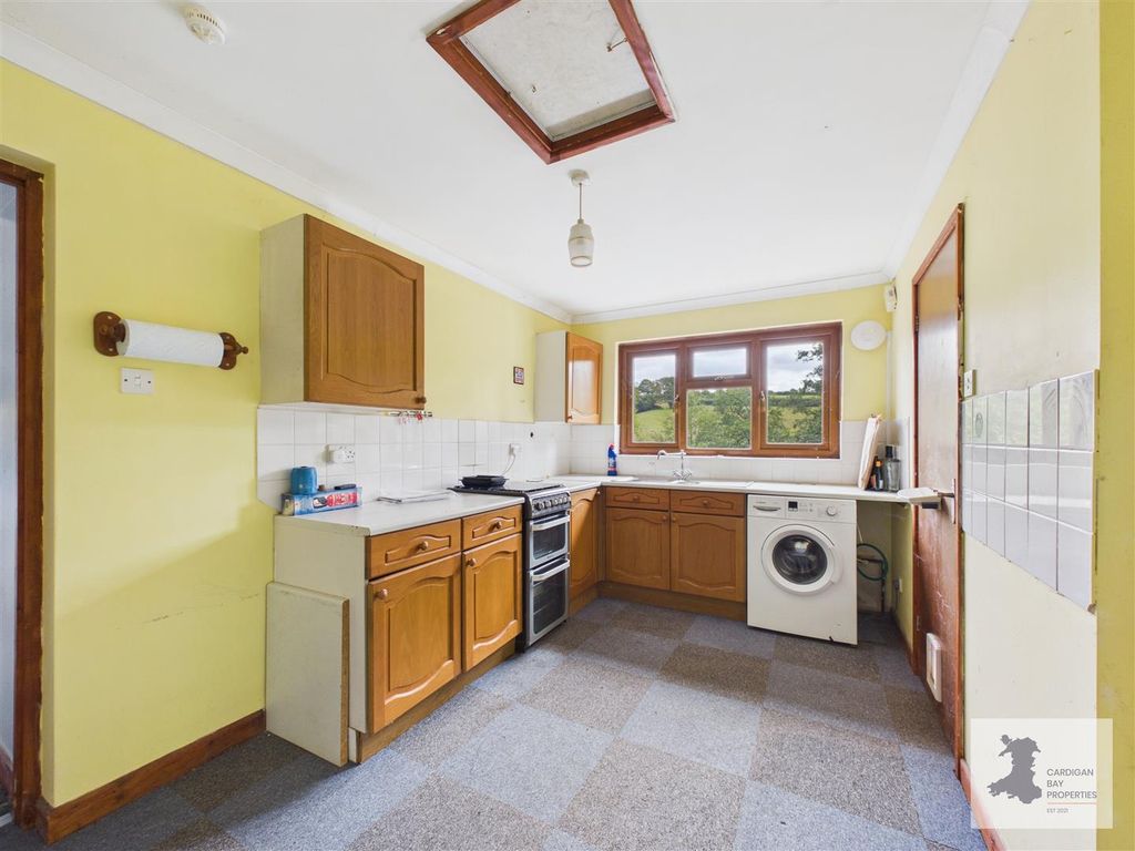 Property photo 3 of 25 Kitchen