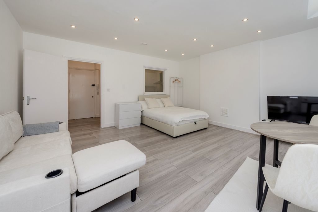 Property photo 3 of 11 3.Jpg