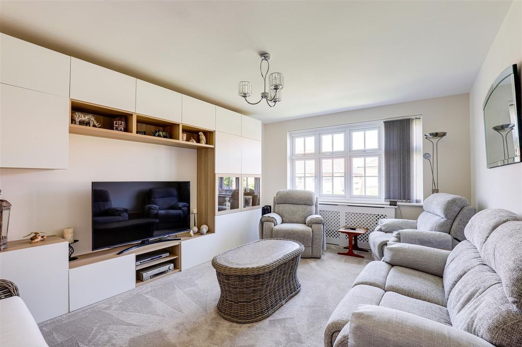 Property photo 2 of 27